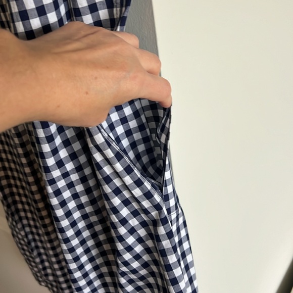 Vineyard Vines navy blue, and white gingham patterned dress with pockets. - Picture 4 of 7
